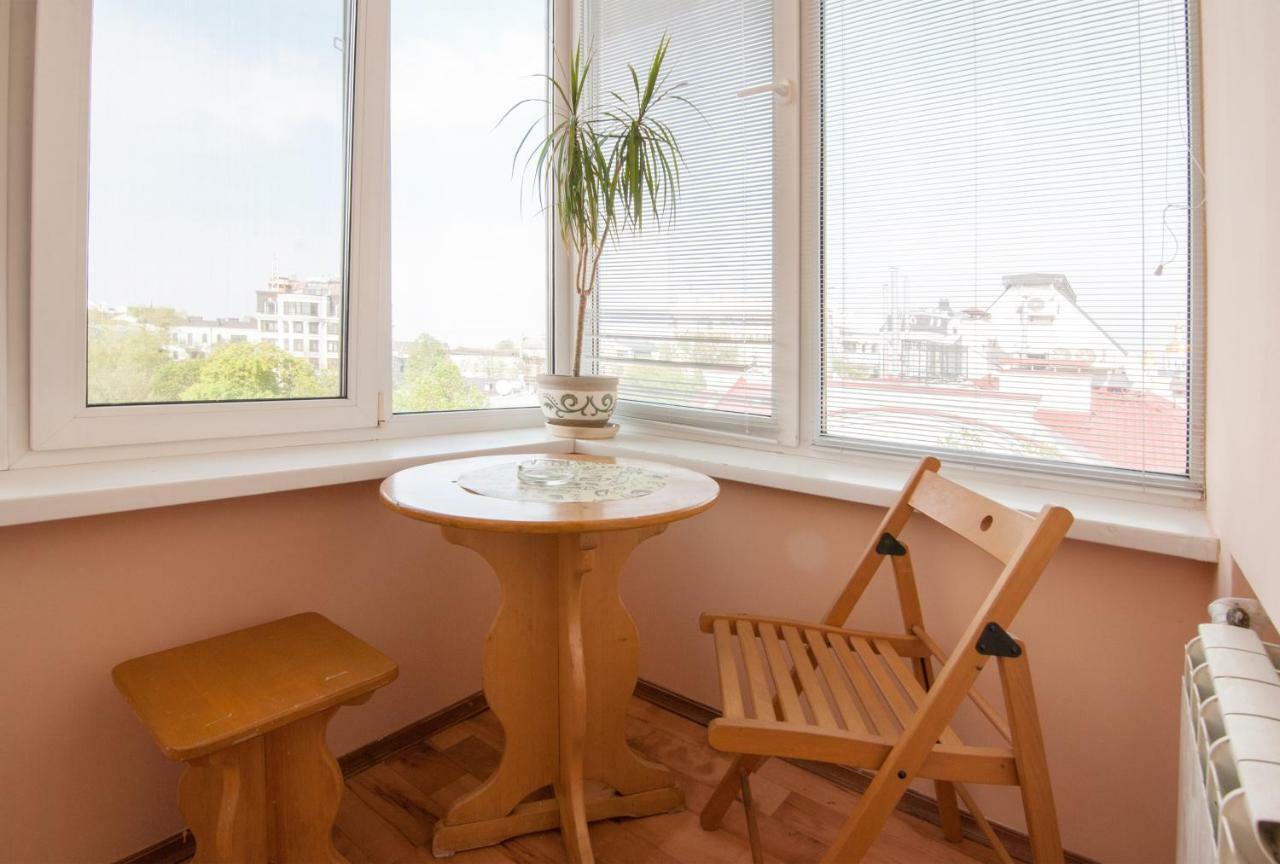 Home Hotel Apartments On Mykhailivska Square - Kiev Bagian luar foto
