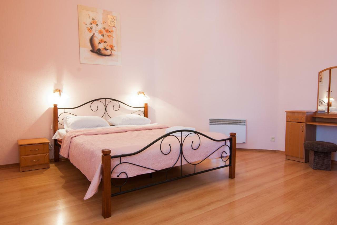 Home Hotel Apartments On Mykhailivska Square - Kiev Bagian luar foto