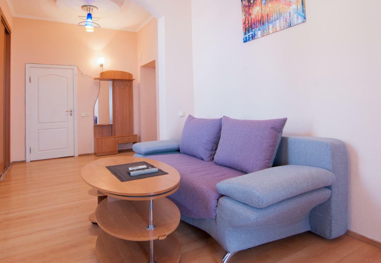 Home Hotel Apartments On Mykhailivska Square - Kiev Bagian luar foto